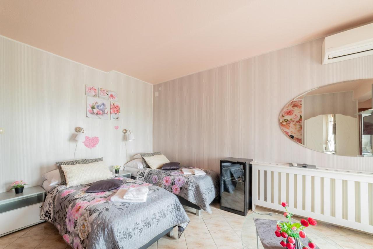 Le Rose Hotel Будапеща Екстериор снимка