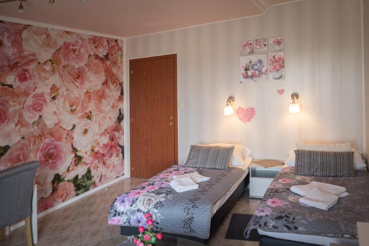 Le Rose Hotel Будапеща Екстериор снимка
