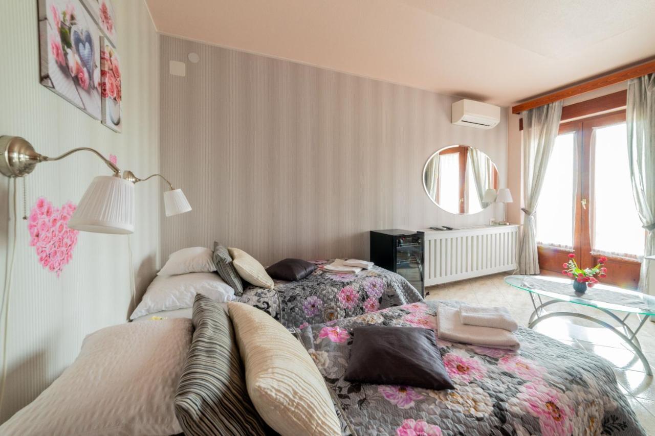Le Rose Hotel Будапеща Екстериор снимка