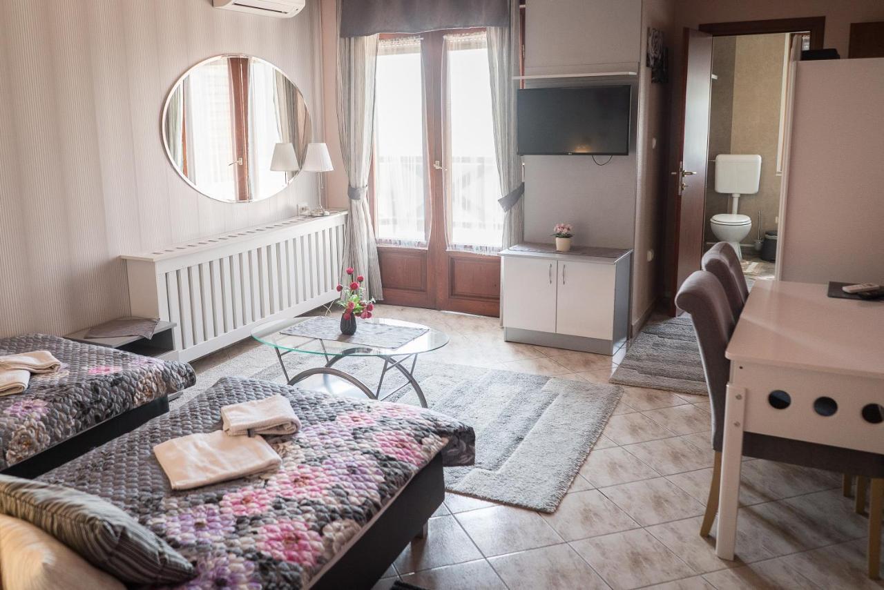 Le Rose Hotel Будапеща Екстериор снимка
