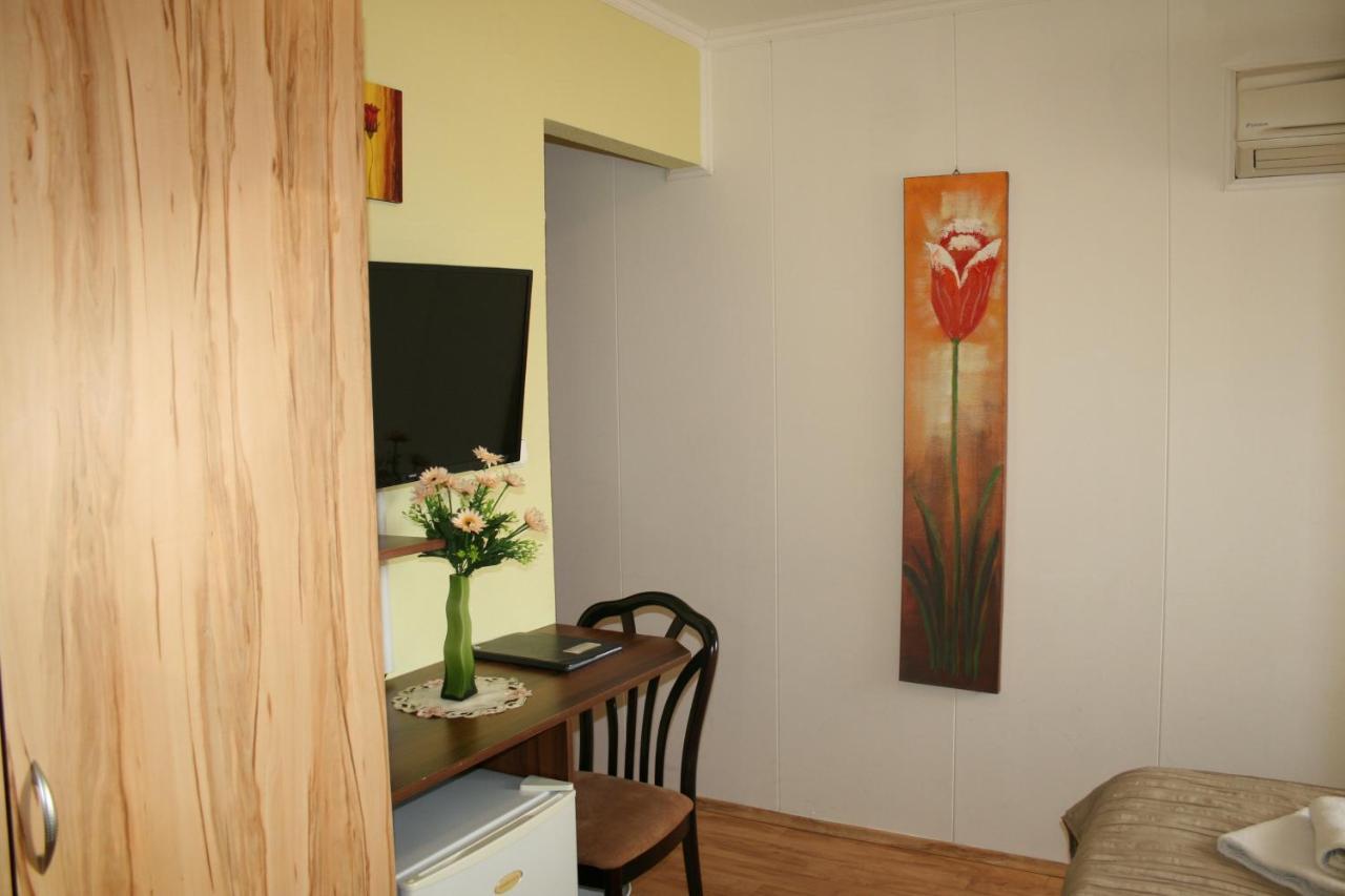 Le Rose Hotel Будапеща Екстериор снимка