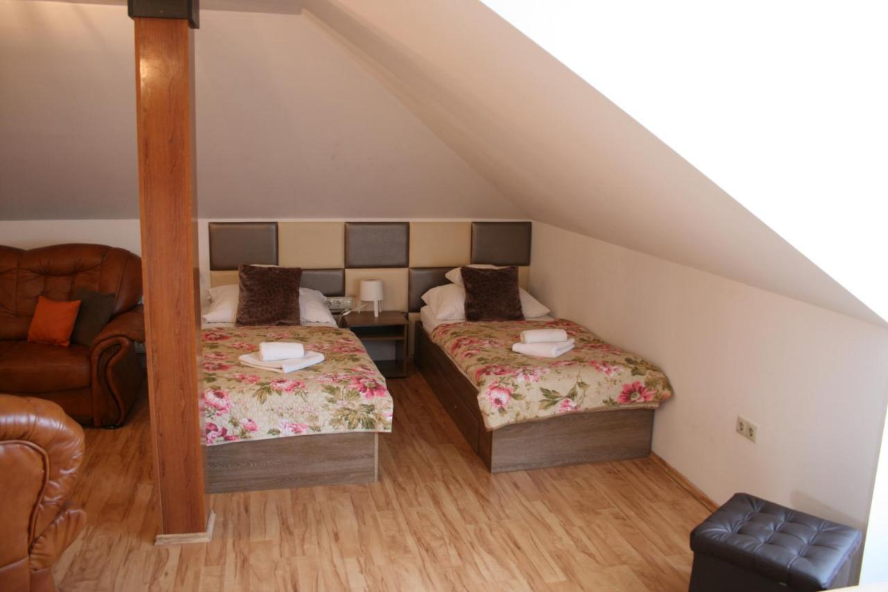 Le Rose Hotel Будапеща Екстериор снимка