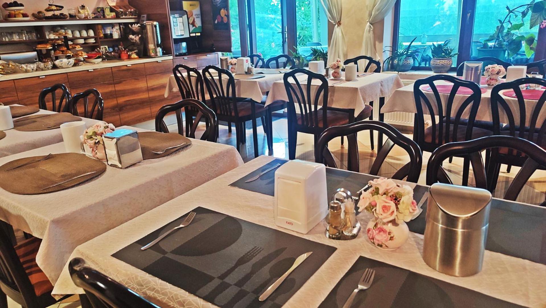 Le Rose Hotel Будапеща Екстериор снимка