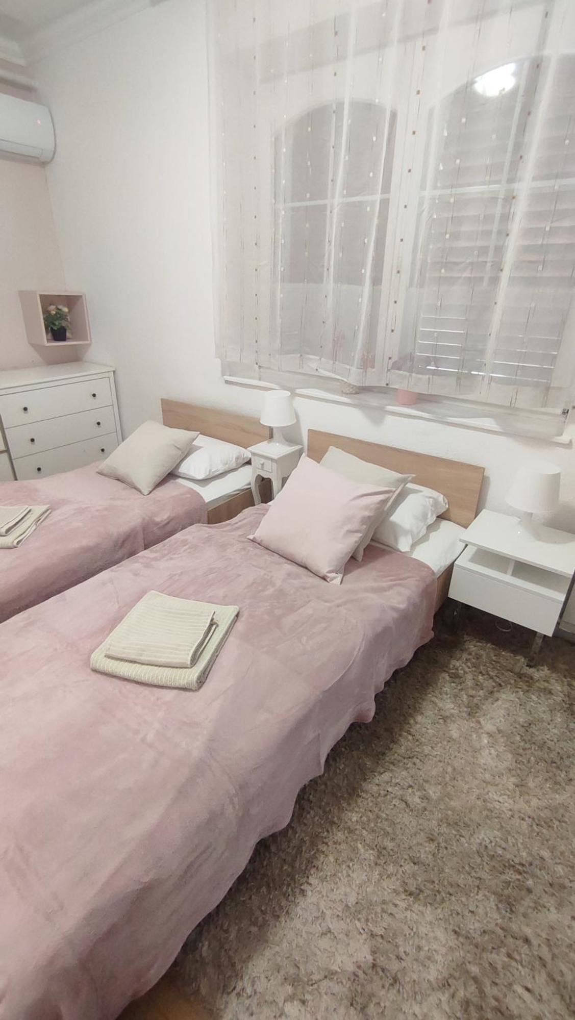 Le Rose Hotel Будапеща Екстериор снимка