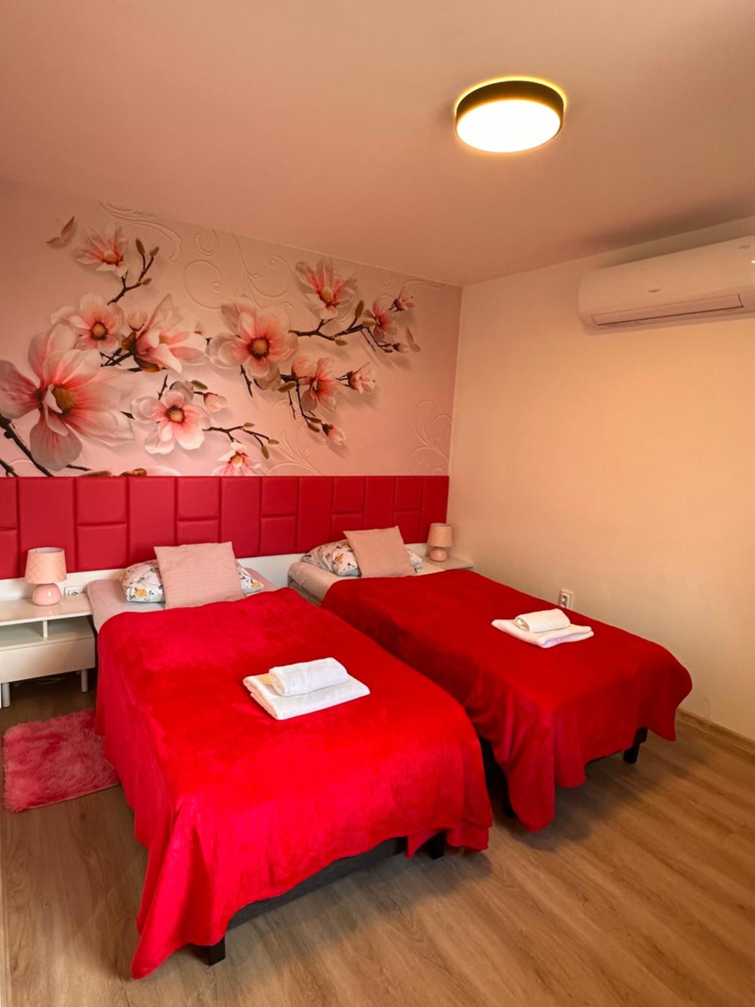 Le Rose Hotel Будапеща Екстериор снимка