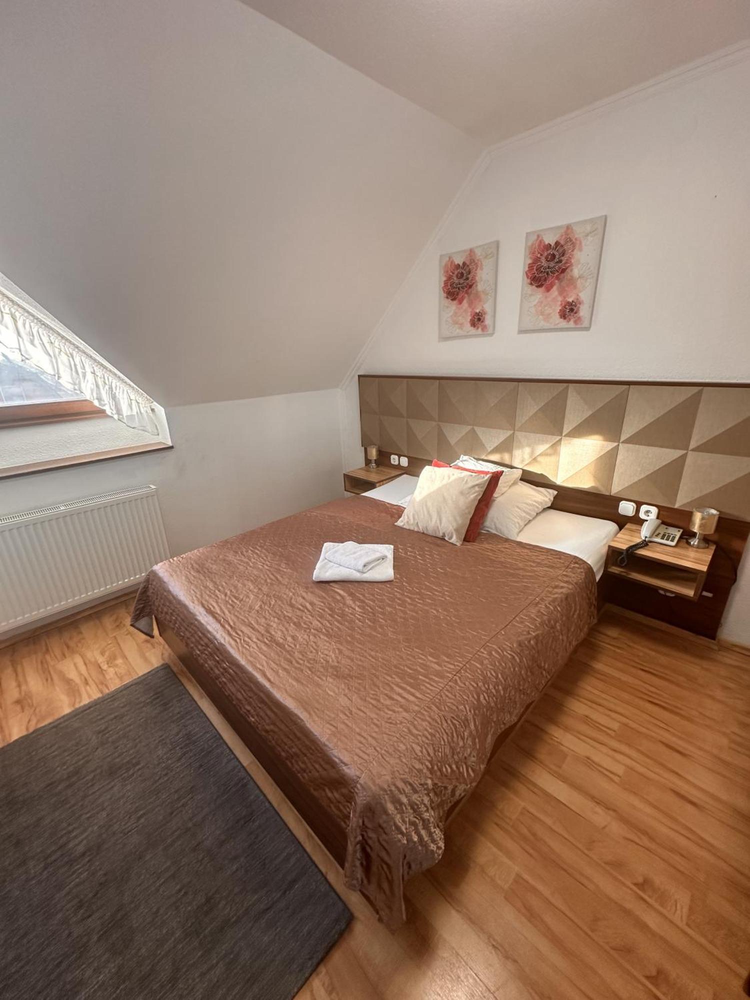 Le Rose Hotel Будапеща Екстериор снимка