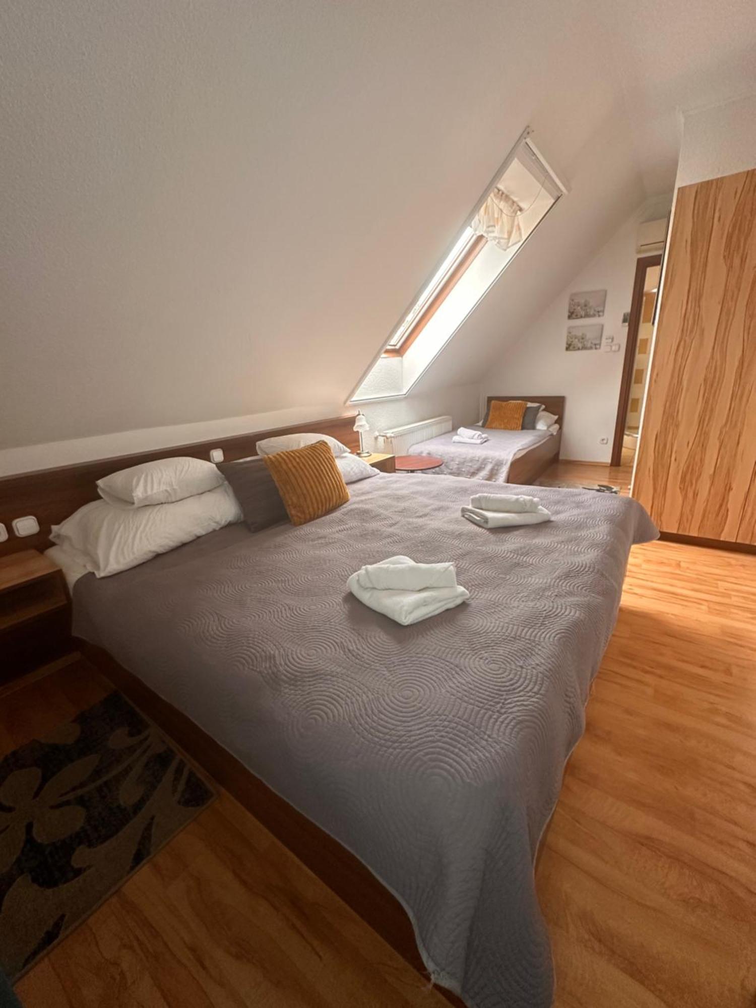 Le Rose Hotel Будапеща Екстериор снимка