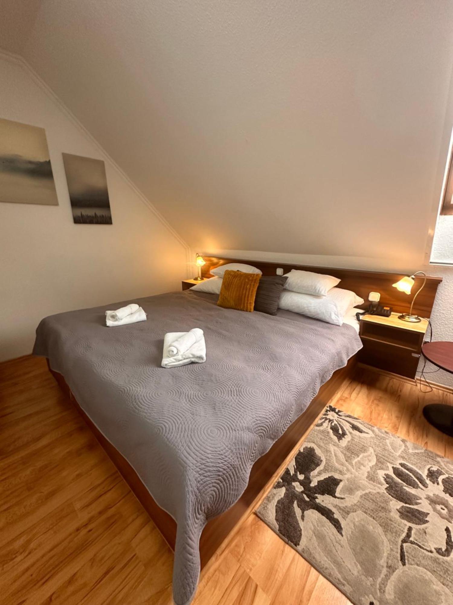 Le Rose Hotel Будапеща Екстериор снимка