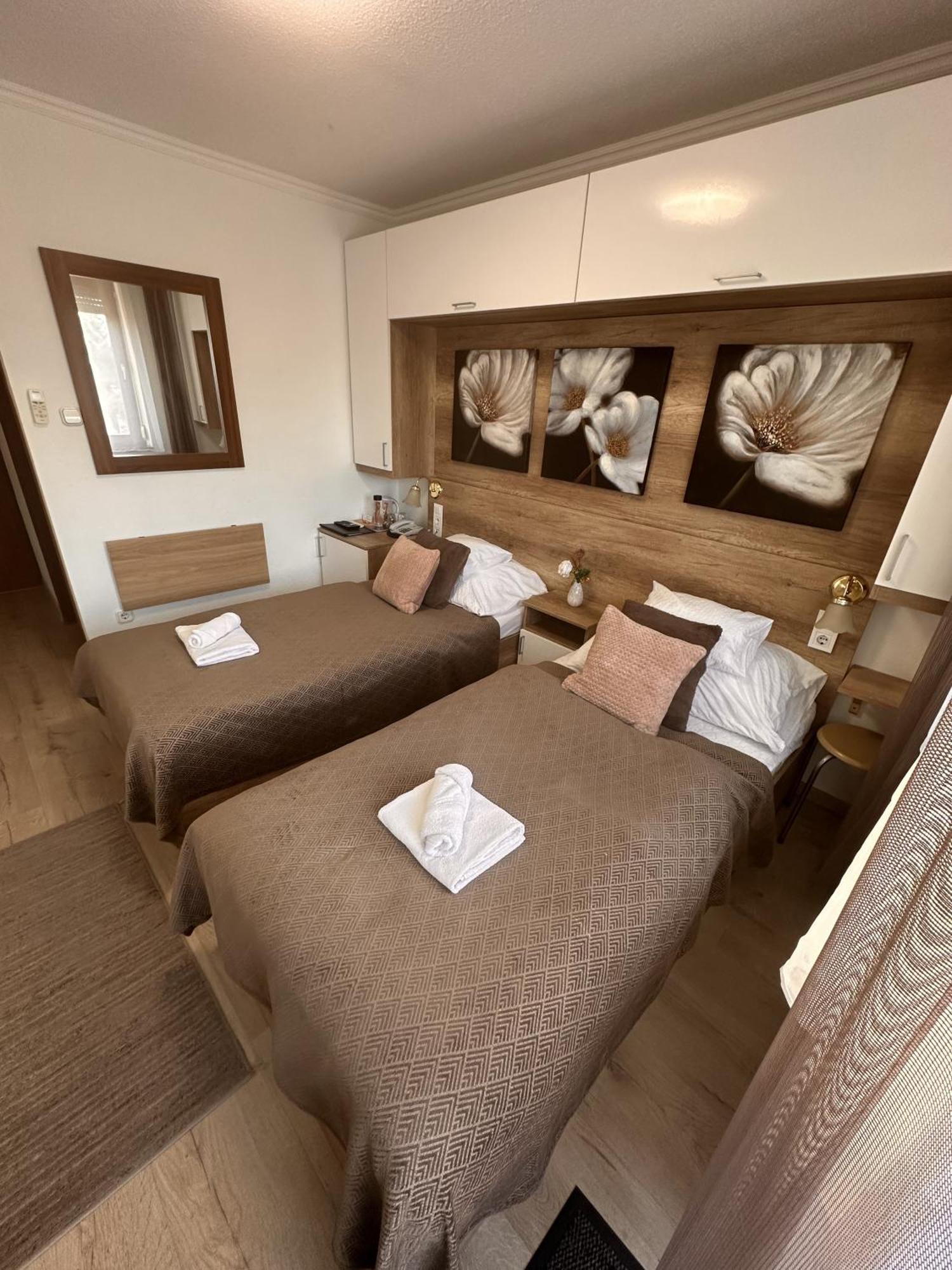 Le Rose Hotel Будапеща Екстериор снимка