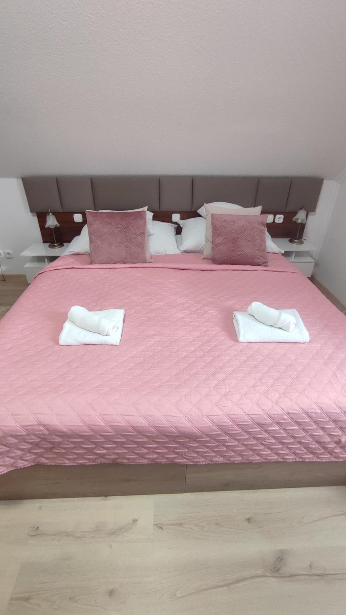 Le Rose Hotel Будапеща Екстериор снимка