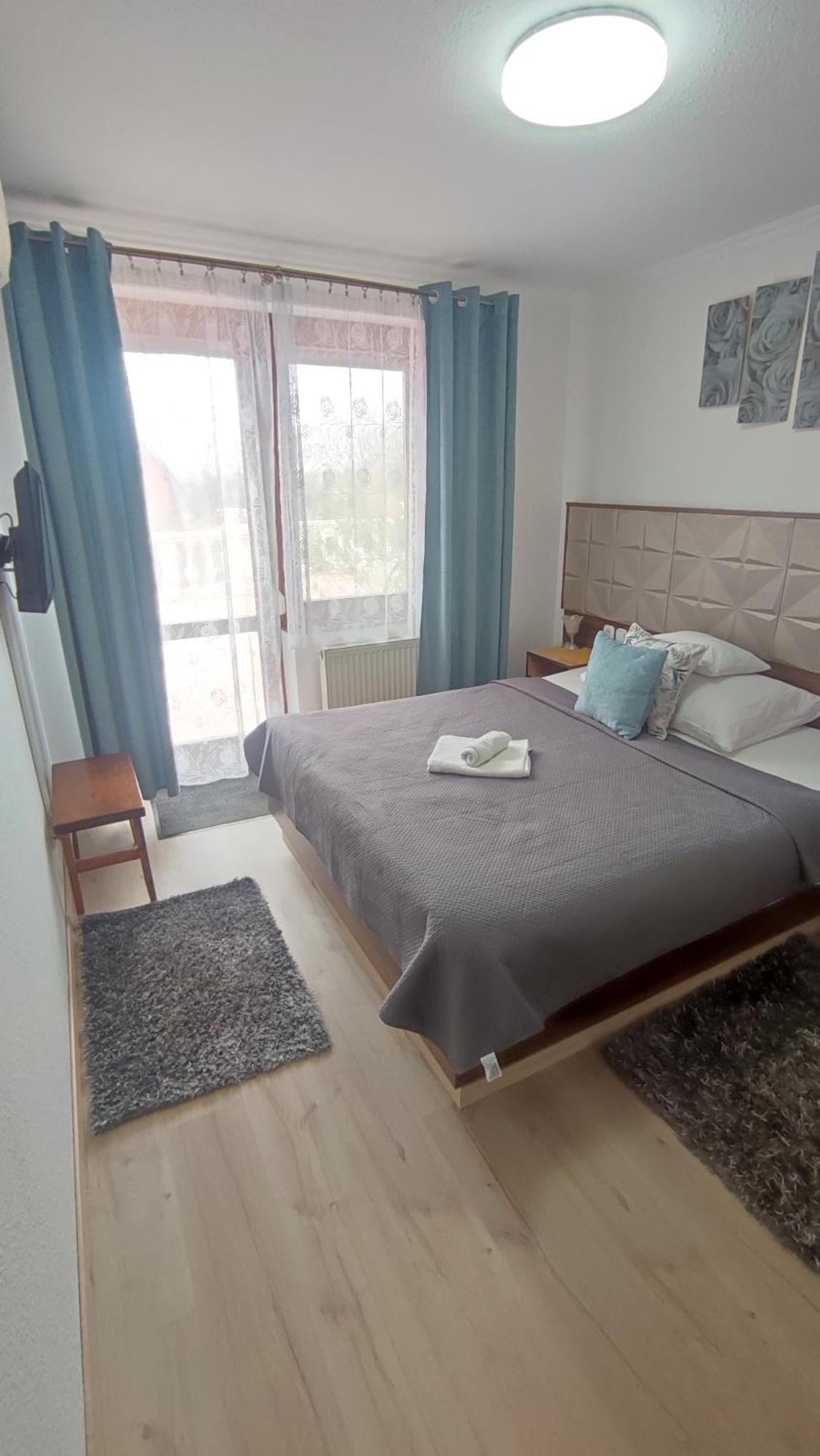 Le Rose Hotel Будапеща Екстериор снимка