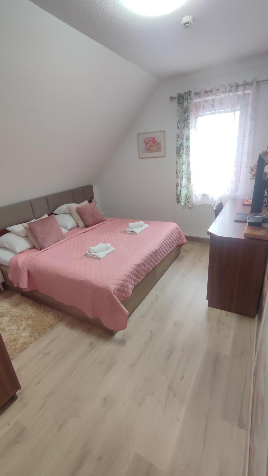 Le Rose Hotel Будапеща Екстериор снимка
